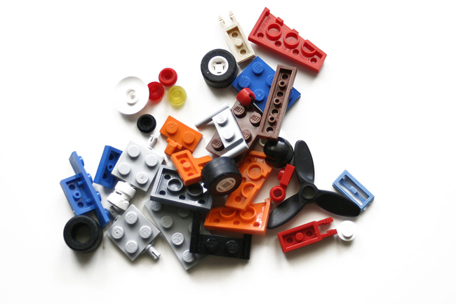 Pedaços de Lego em pilha